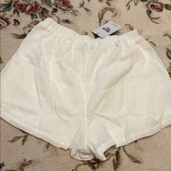 Princess Polly NWT USA8 Beach White shorts - Picture 5 of 7